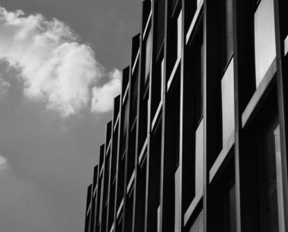 muscat_coach-building-7417011_1920